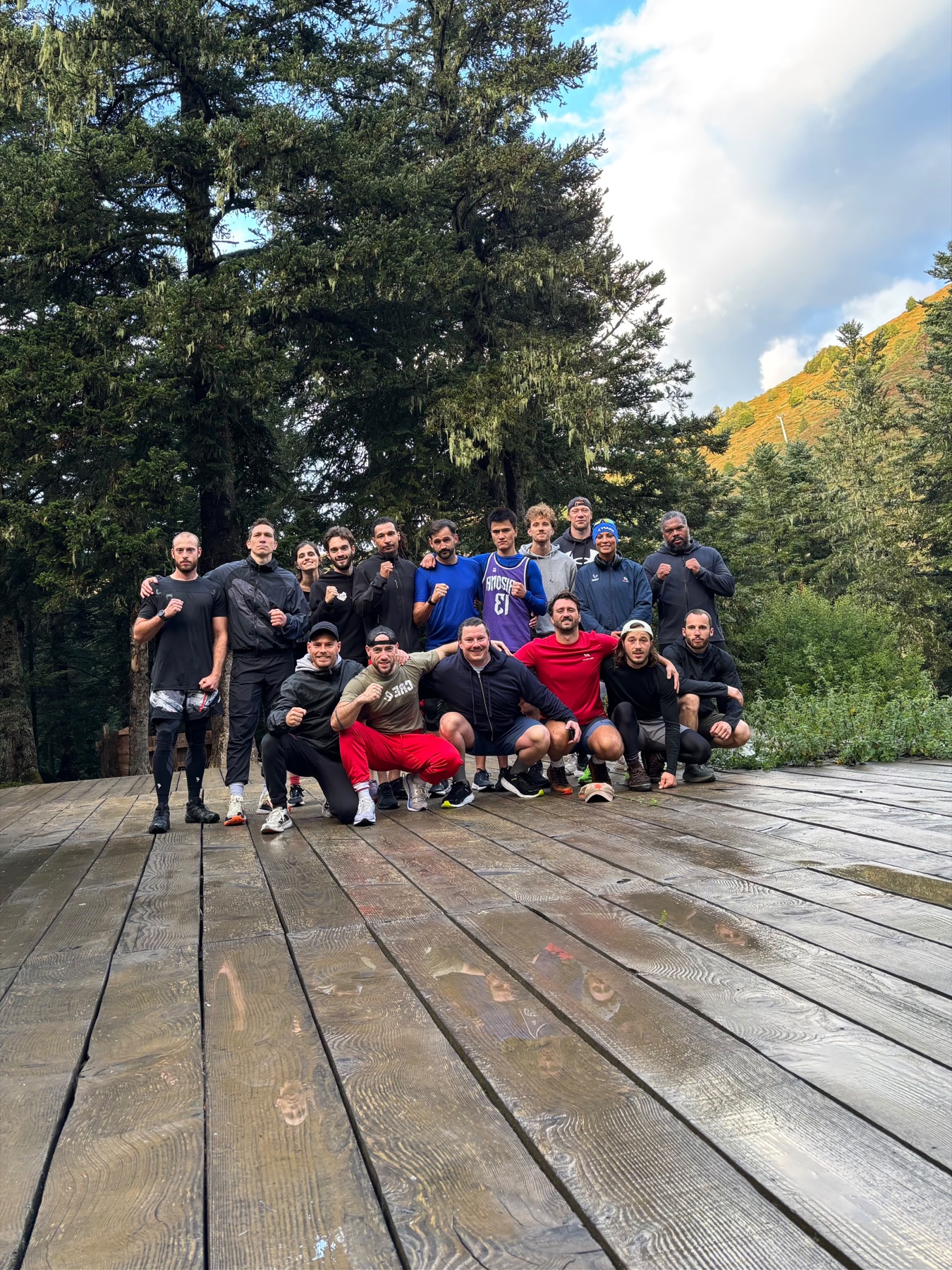 Participants réunis lors d’un week-end stage de boxe en montagne